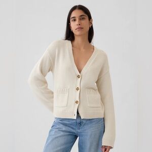 NWT Gap Pocket Cardigan Sweater - Beautiful Sleeve Detail (Beige)